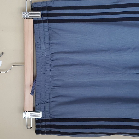 Adidas grey and black shorts - Picture 4 of 8